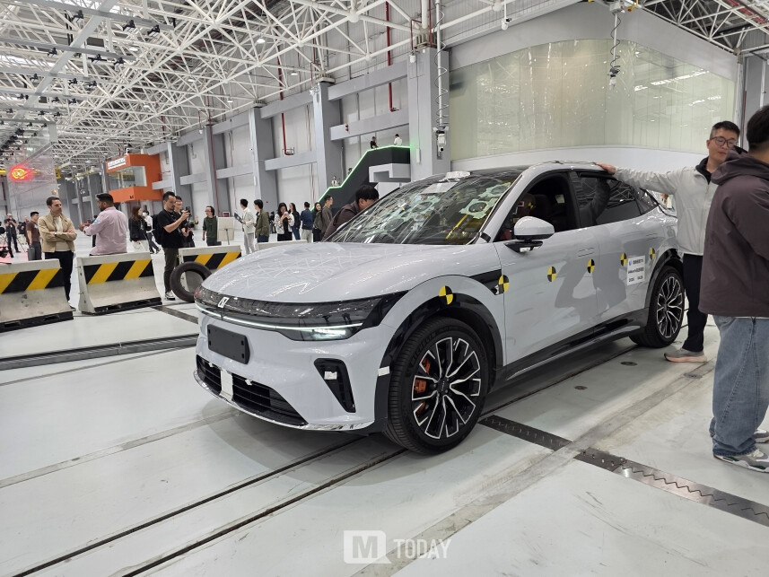 84km/h 후방 충돌 테스트 직전의 지커 7X