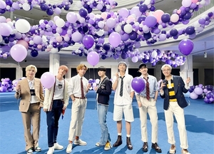 防弾少年団(BTS) - 公式 BTS  MONOCHROME ミニフォト 47種フルコンプ ポップアップ BTS 2024 POP-UP MONOCHROME OFFICIAL MINI PHOTO CARD | eBay