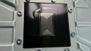 소니, PS5 액체금속 유출 이슈 잡았다! 숨겨진 구조 변경 확인 - 뉴스 썸네일 이미지